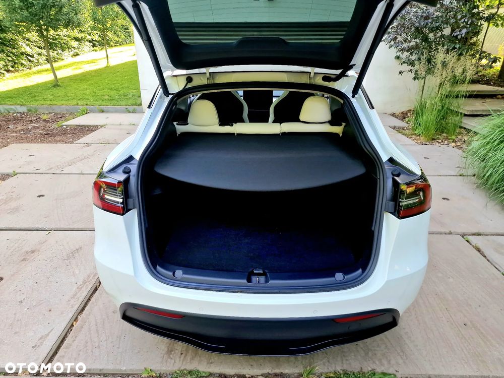 Tesla Model Y Long Range AWD - 20