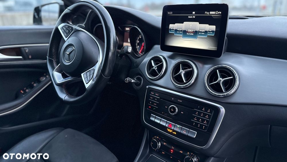 Mercedes-Benz CLA 180 7G-DCT AMG Line - 14