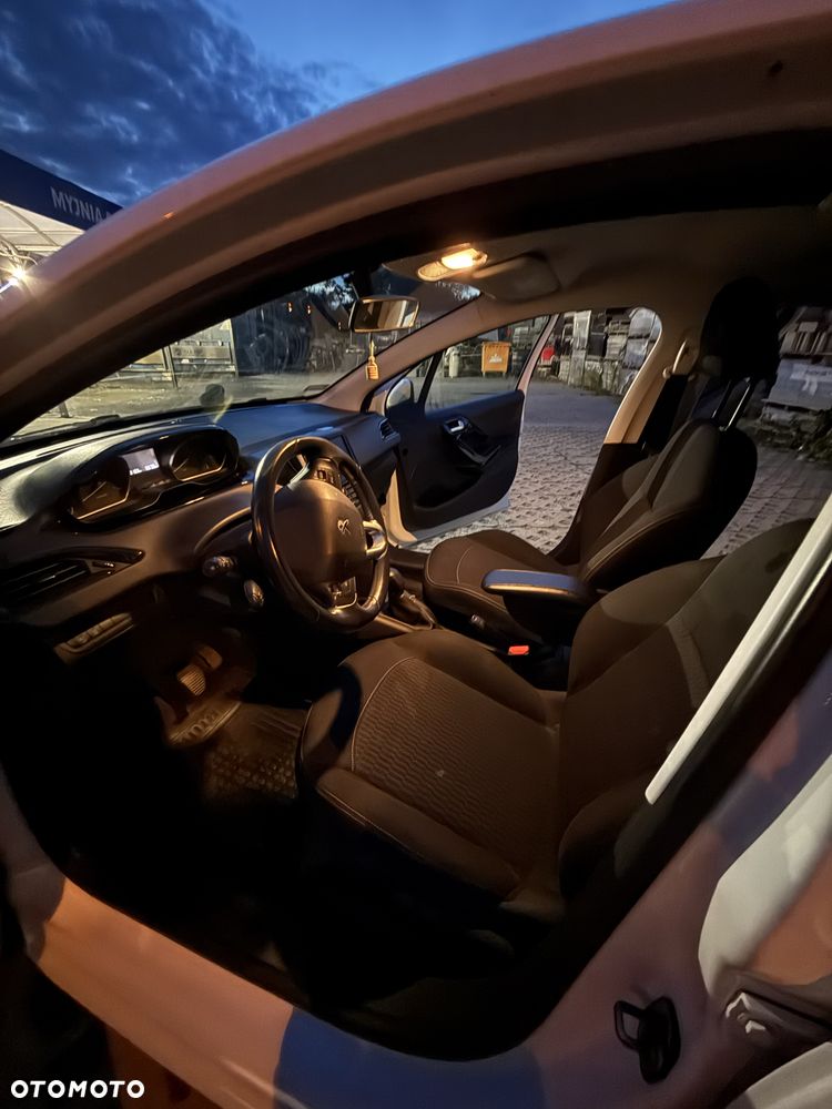 Peugeot 208 - 6