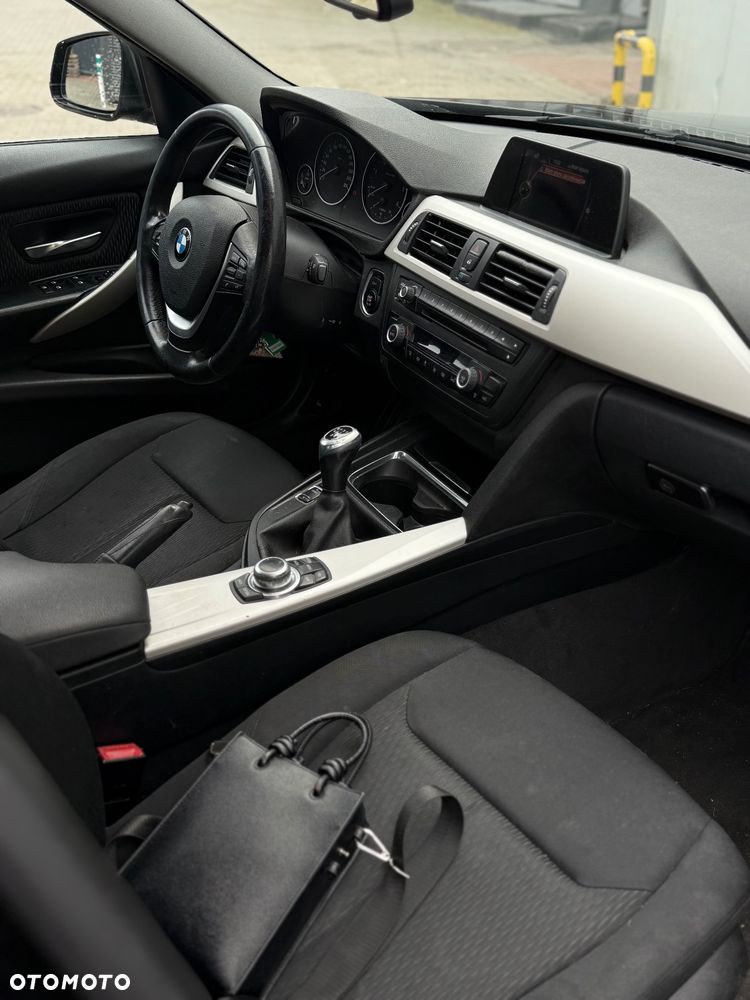BMW Seria 3 320d - 16
