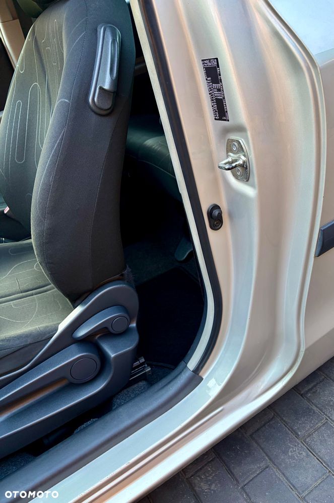 Toyota Yaris 1.33 Luna - 34