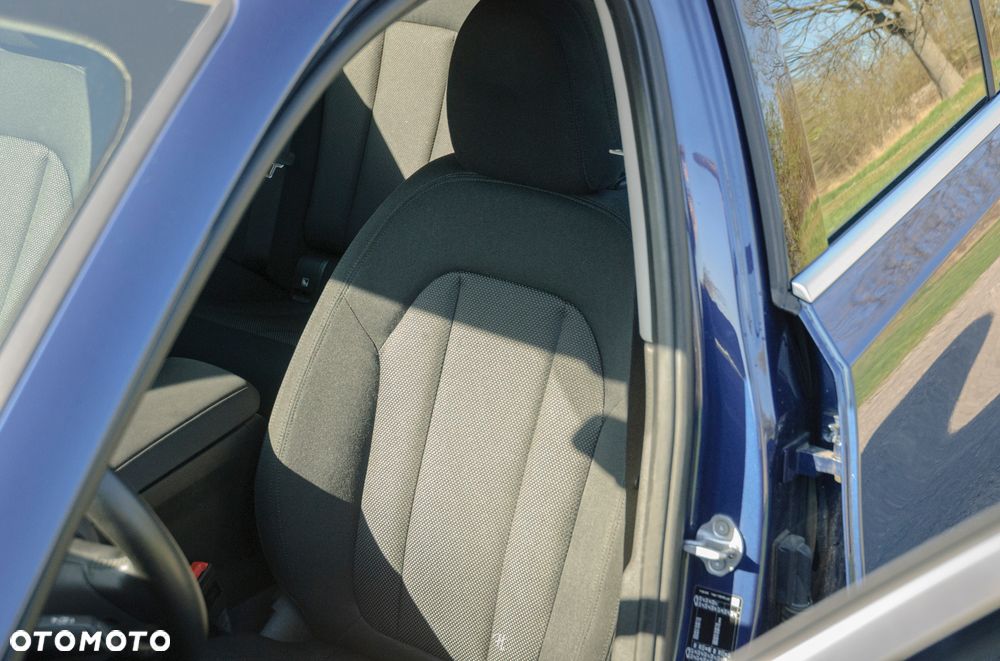 BMW Seria 3 330e - 28