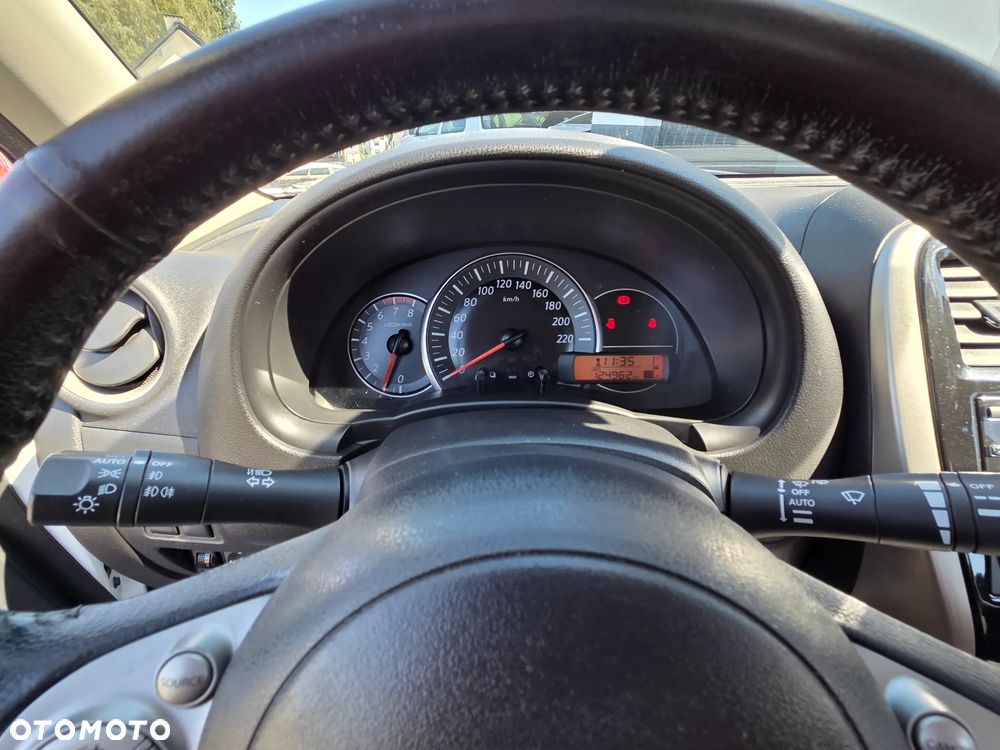 Nissan Micra 1.2 Bild der Frau - 12