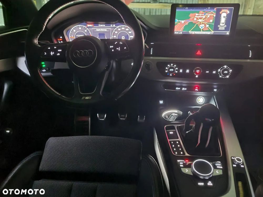 Audi A4 Limousine - 13