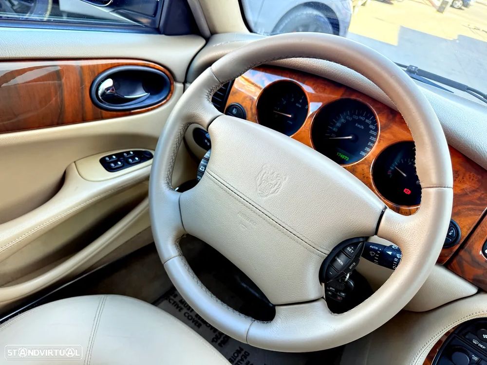 Jaguar XJ XJ8 3.2 Executive - 13