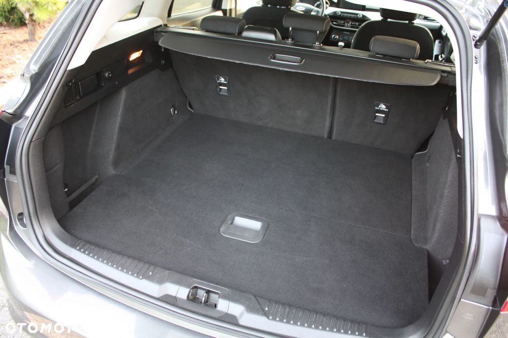 Ford Focus Turnier 1.0 EcoBoost Start-Stopp-System TITANIUM STYLE - 37