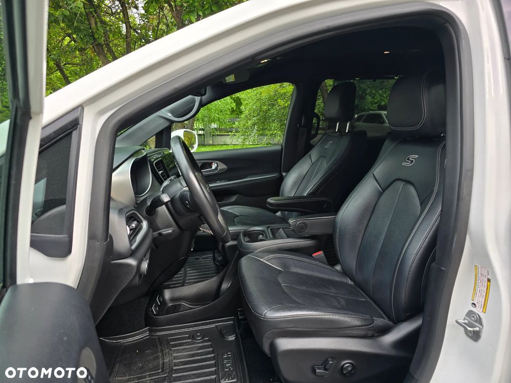 Chrysler Pacifica - 11