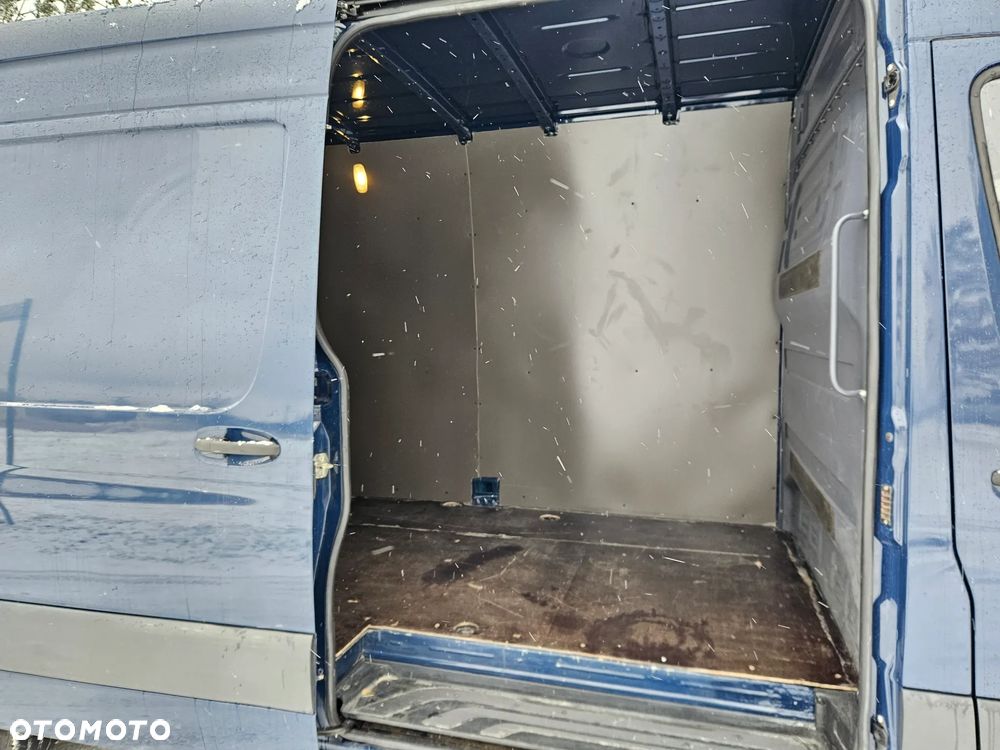 Mercedes-Benz Sprinter - 14
