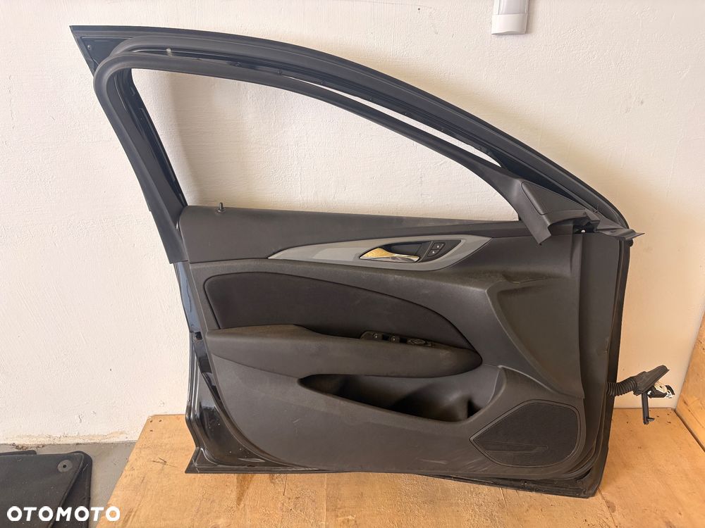 Uszkodzone drzwi Opel Insignia B Kombi na części - 5