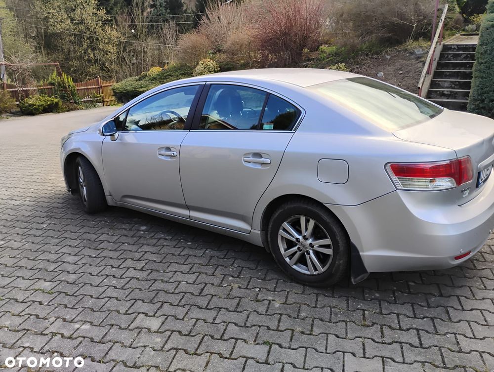 Toyota Avensis 2.0 D-4D Luna - 2