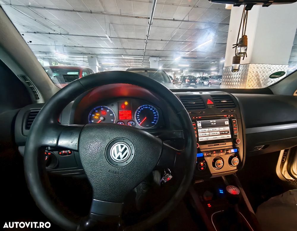 Volkswagen Golf 1.6 Comfortline - 4