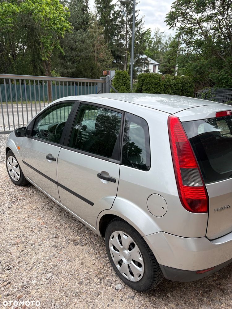 Ford Fiesta 1.3 Ambiente - 5