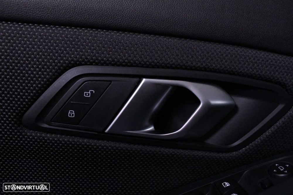 BMW 330 e Touring Corporate Edition Auto - 21