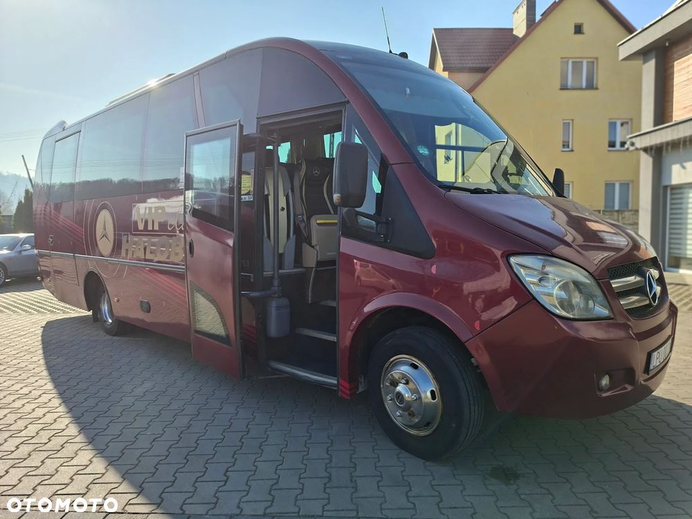 Mercedes-Benz 818 - 2