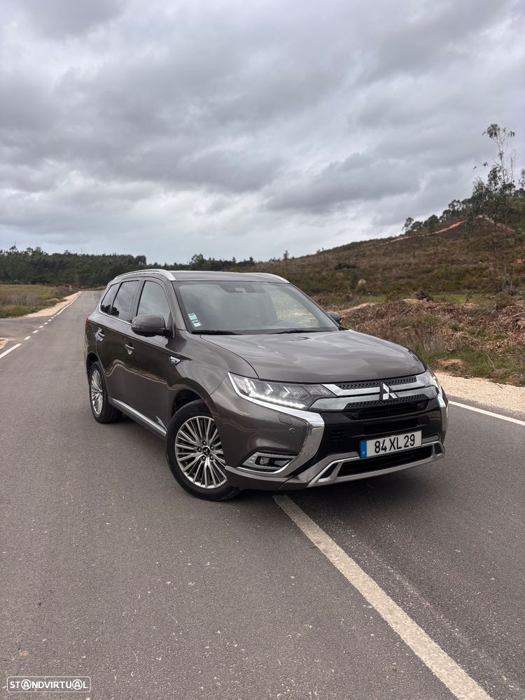 Mitsubishi Outlander 2.0 PHEV Intense Navi - 3