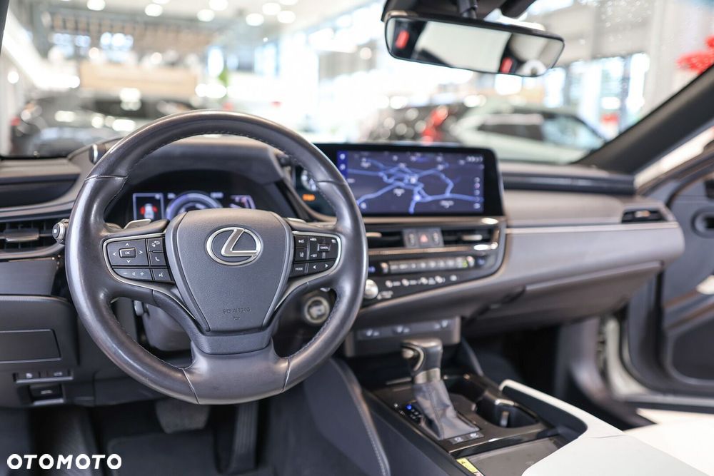 Lexus ES 300h Business Edition - 24