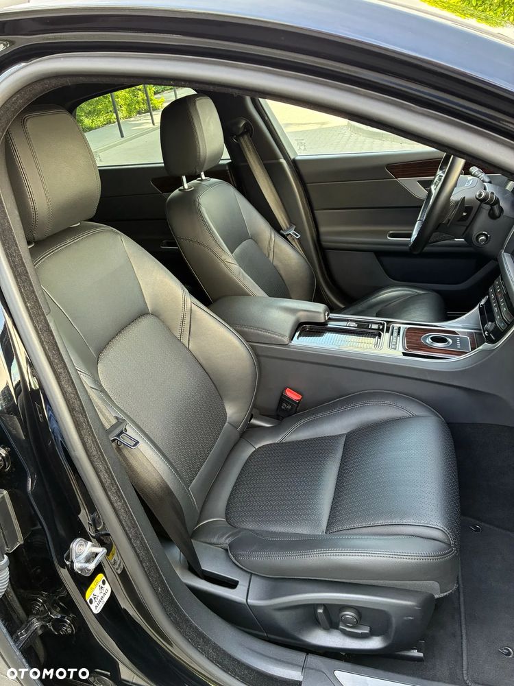 Jaguar XF 20t Prestige - 21