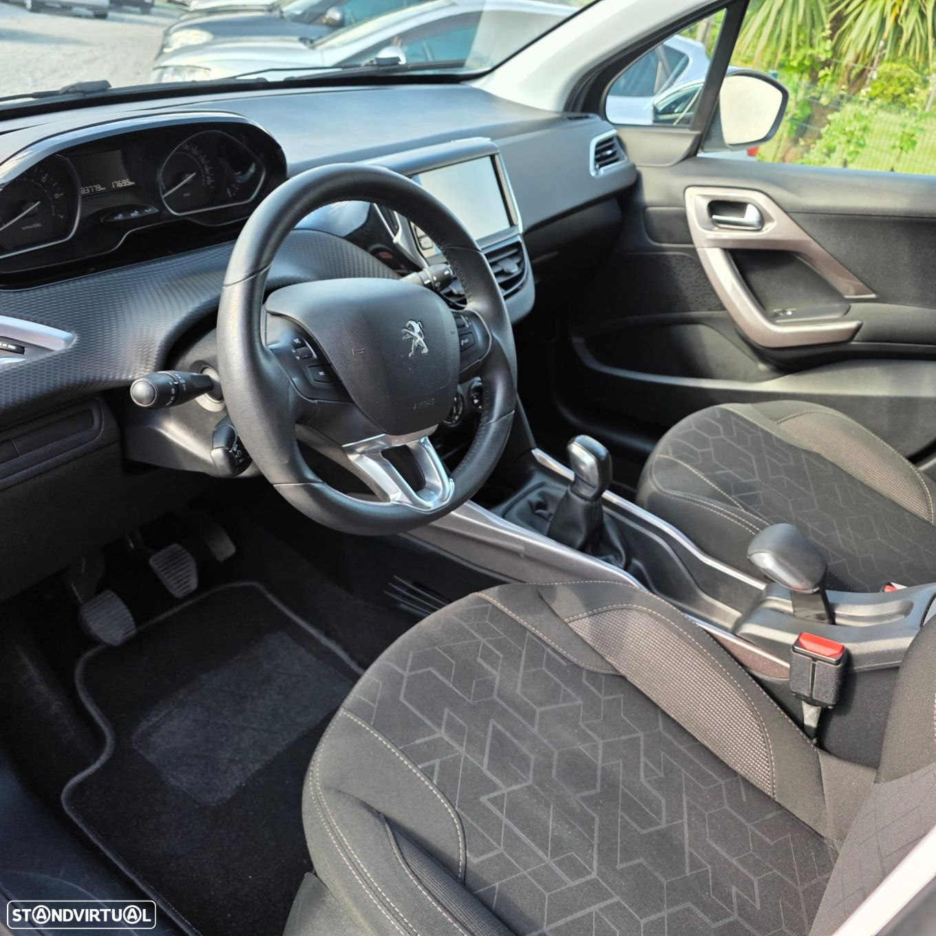 Peugeot 2008 1.2 PureTech Style - 18