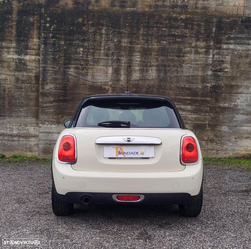 MINI 5 Portas Cooper D Auto - 11