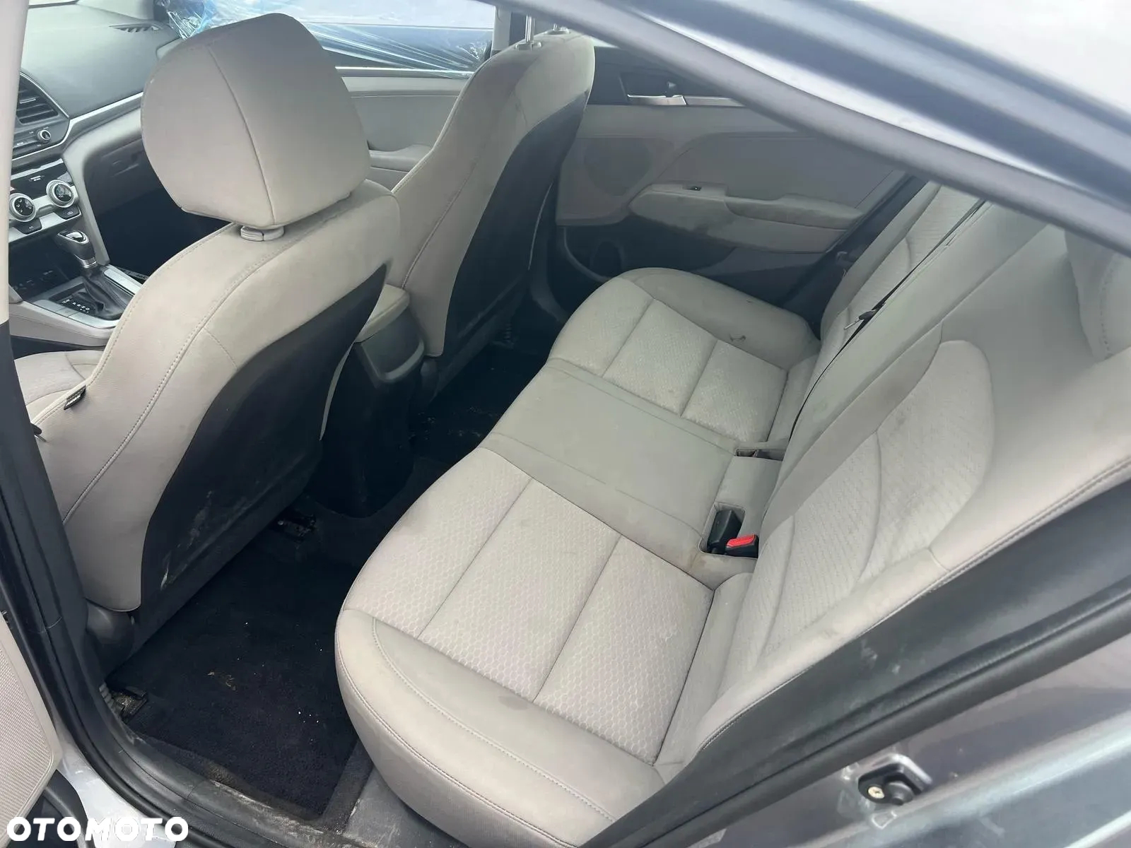 Hyundai Elantra - 10