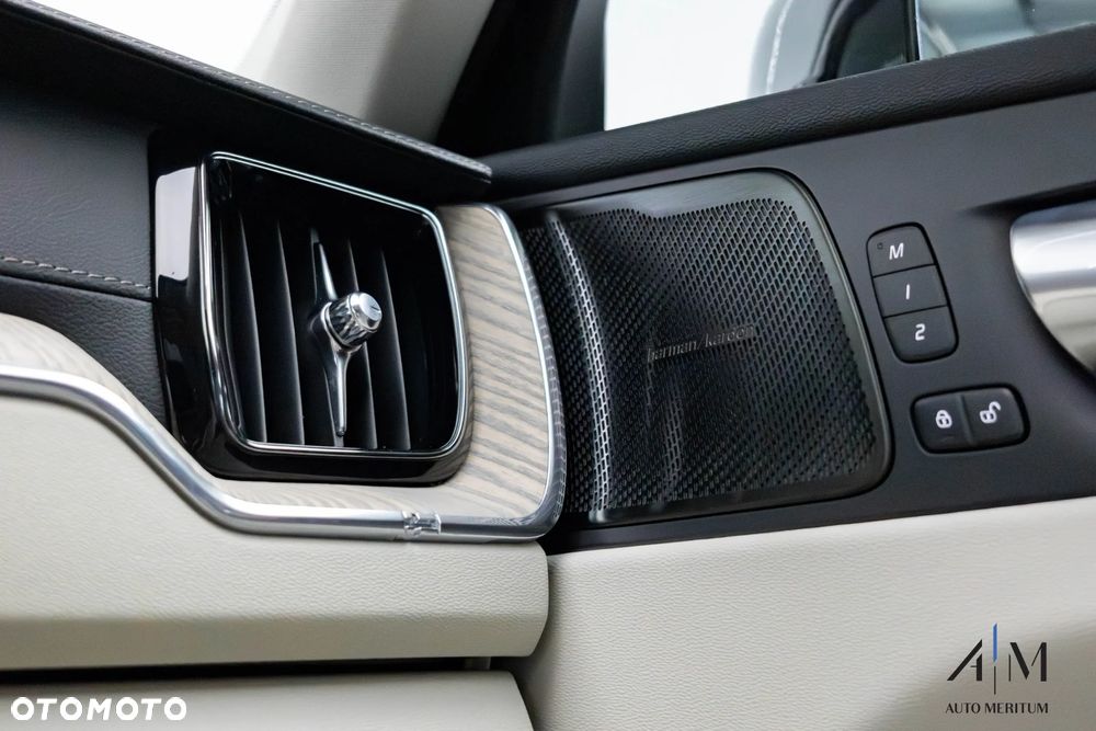 Volvo XC 60 B4 D AWD Plus Bright - 23