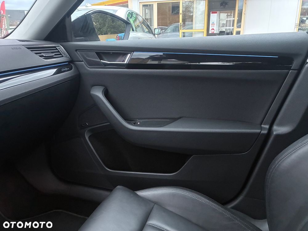 Skoda Superb 2.0 TDI 4x4 L&K DSG - 15