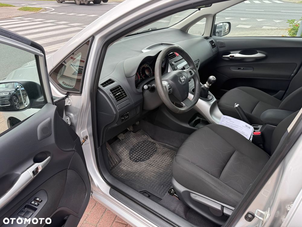 Toyota Auris 1.33 VVT-i Life Comfort - 11