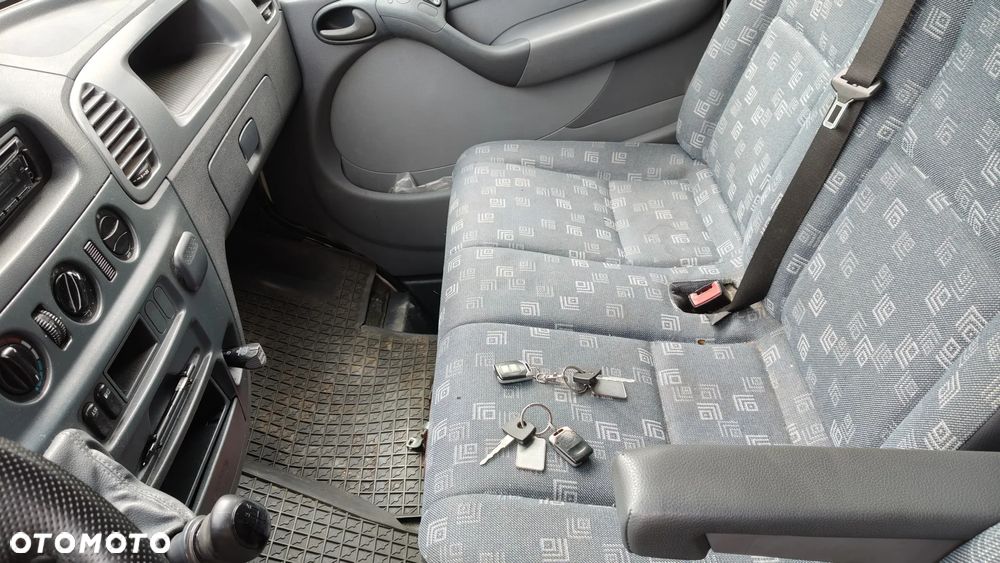 Mercedes-Benz Sprinter - 14