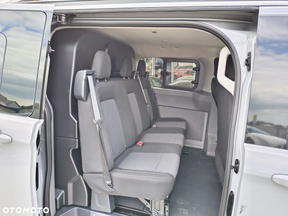 Volkswagen Transporter L2H1 Plus Edition - 15