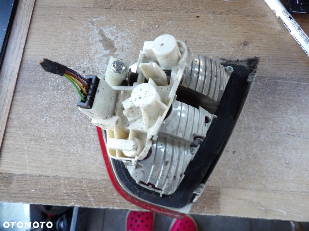 BMW - E90 - LEWA LAMPA TYLNA - EUROPA - 6937459 - 2