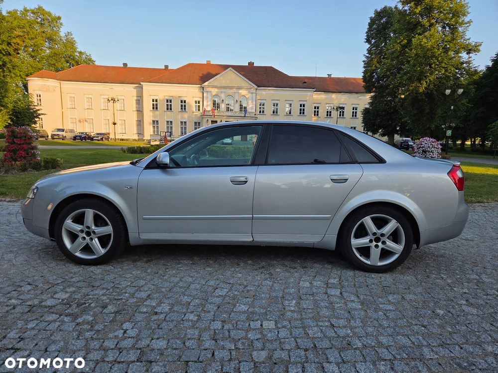 Audi A4 Limousine - 4