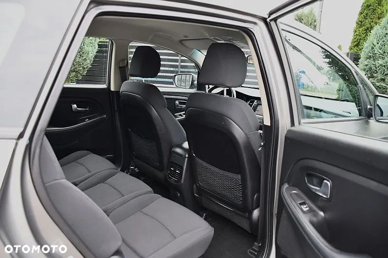 Kia Carens 1.6 GDI S 7os - 23