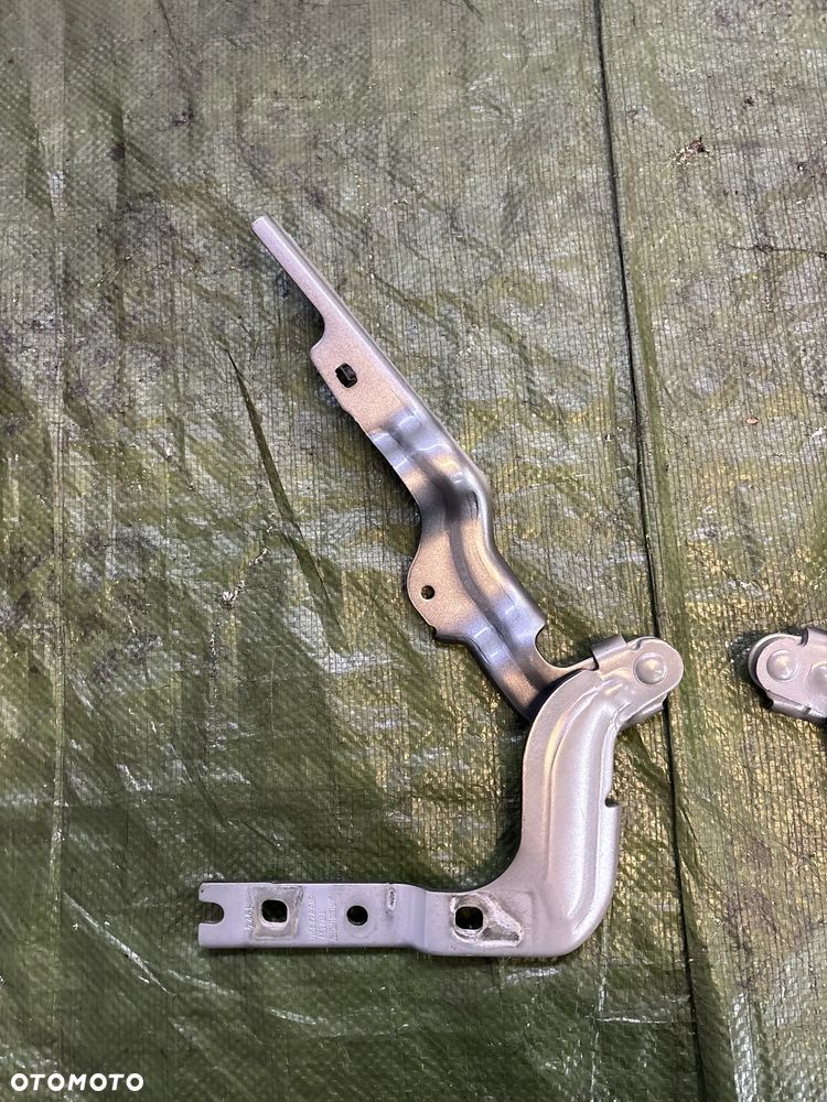 Seat Ateca zawias maski prawy lewy 575823302A 575823301A - 6