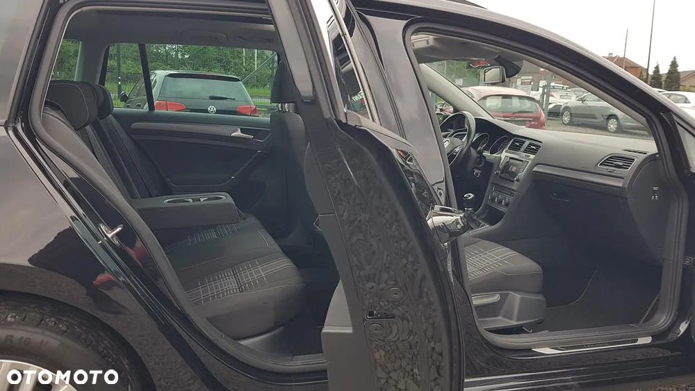Volkswagen Golf Variant 2.0 TDI BlueMotion Technology Lounge - 28