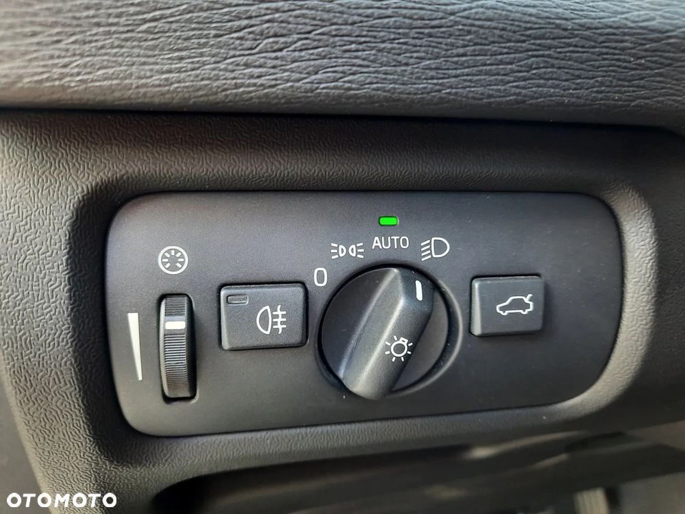 Volvo V40 D3 Momentum - 25