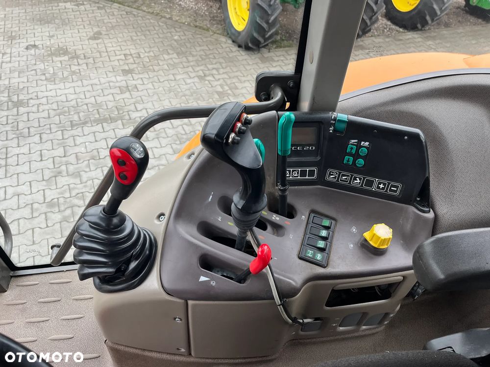 Renault Ares 710 RZ - 12