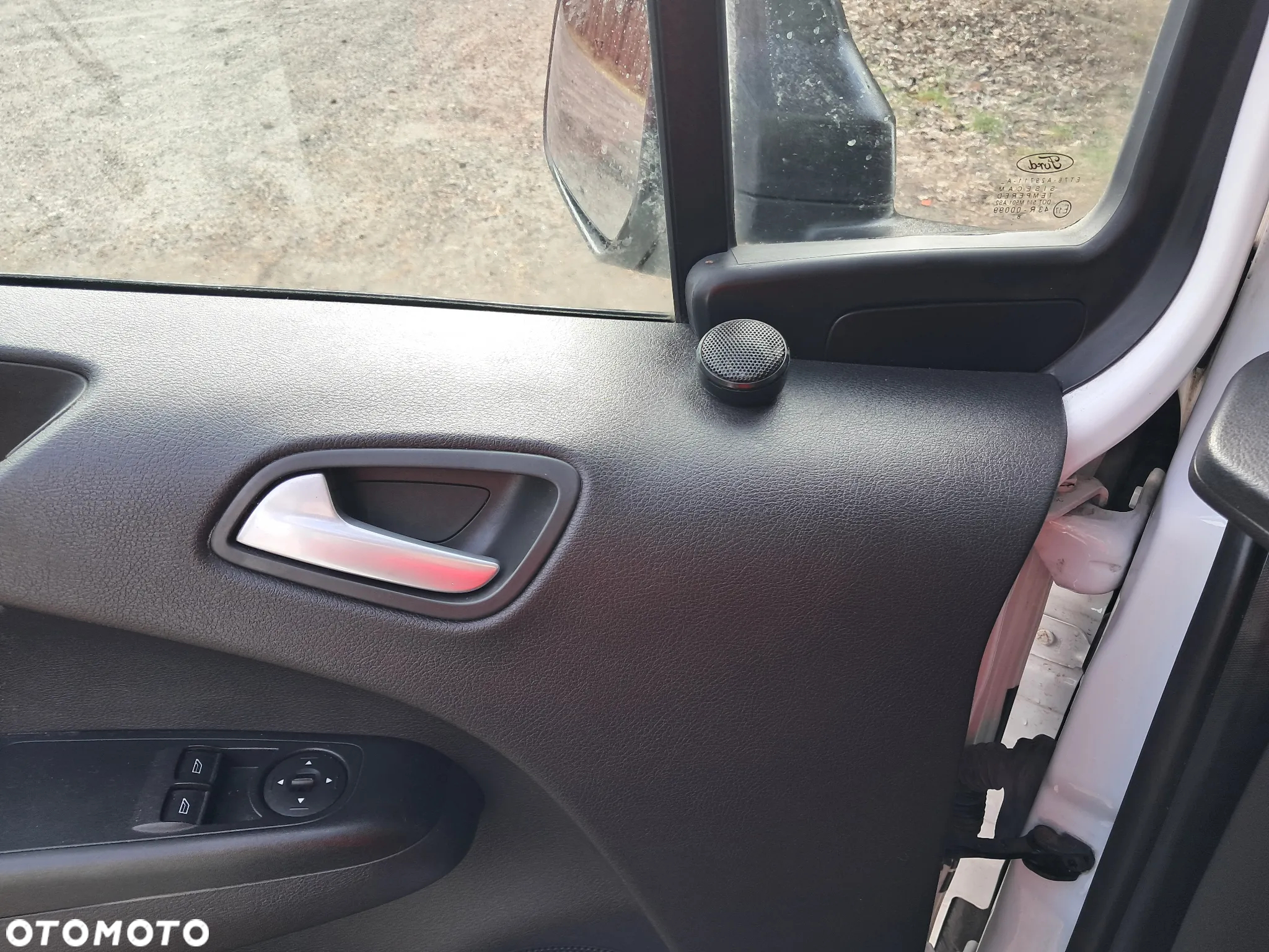 Ford Transit Courier - 10