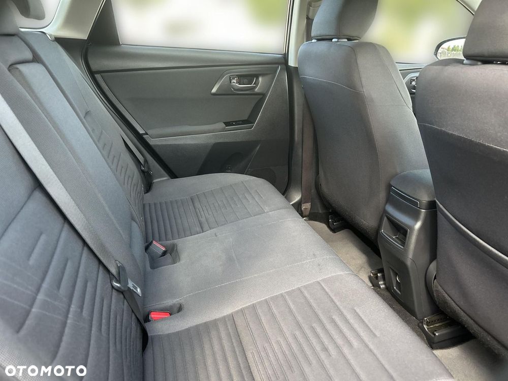 Toyota Auris - 11