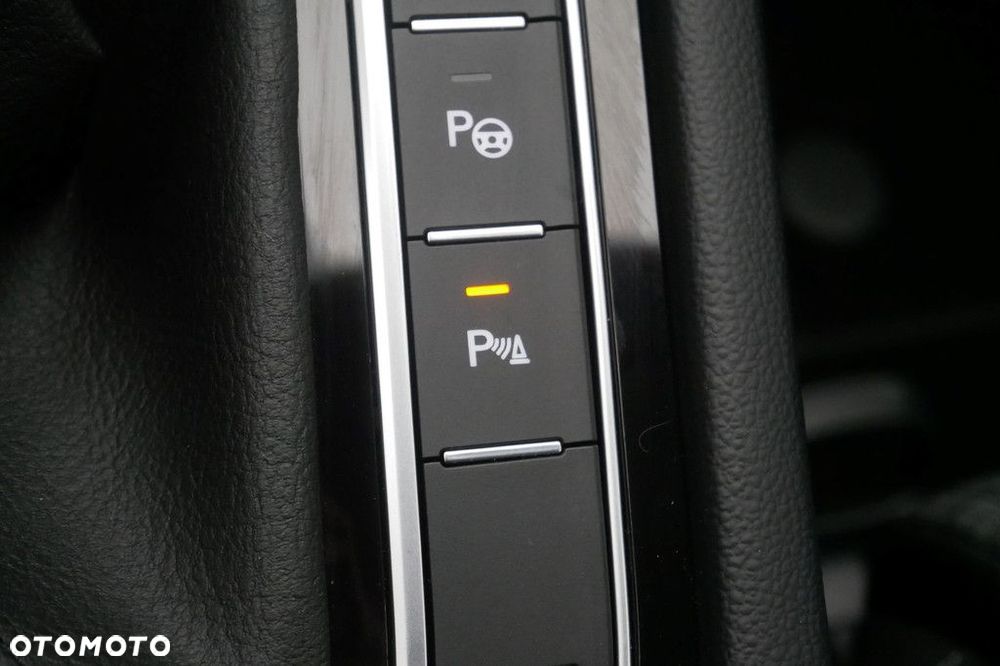 Volkswagen Passat - 20