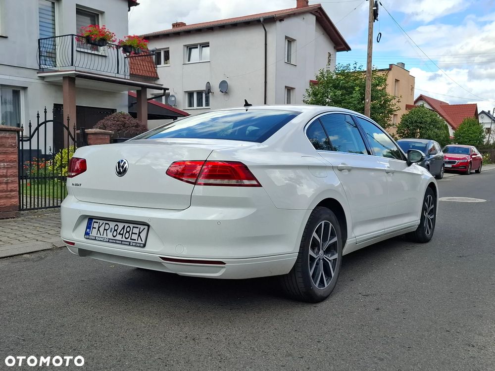 Volkswagen Passat - 4