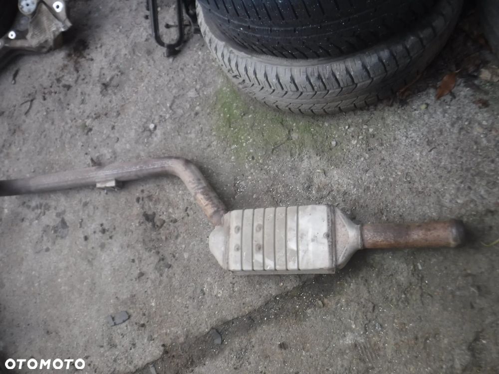 Mercedes C Klasa W203  2.2 CDI katalizator KBA17106 E1103R-000366 - 1