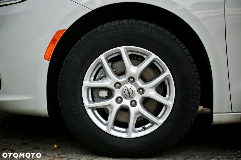 Chrysler Pacifica - 11
