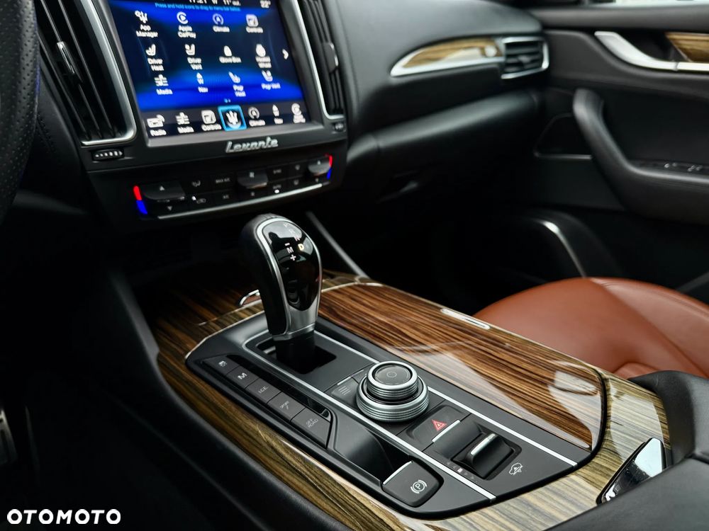 Maserati Levante Granlusso - 11