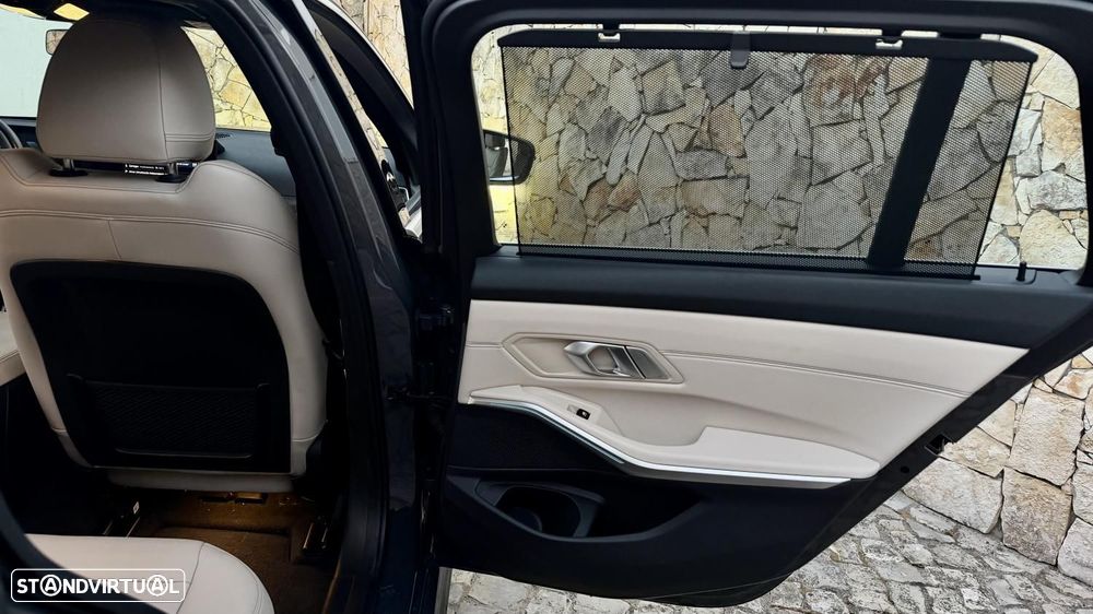 BMW 330 e Pack Desportivo M Auto - 23