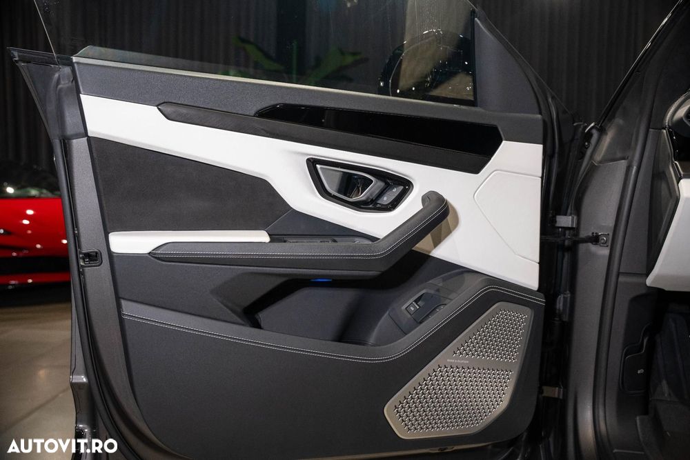 Lamborghini URUS - 36