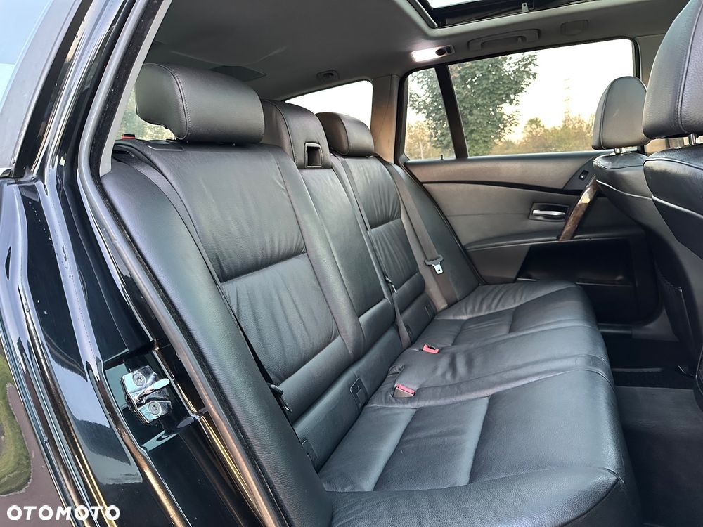BMW Seria 5 525d - 31