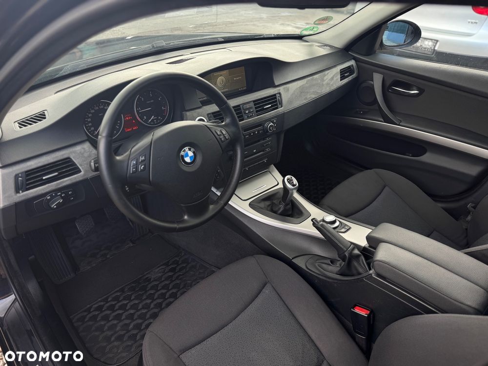 BMW Seria 3 318d DPF - 22