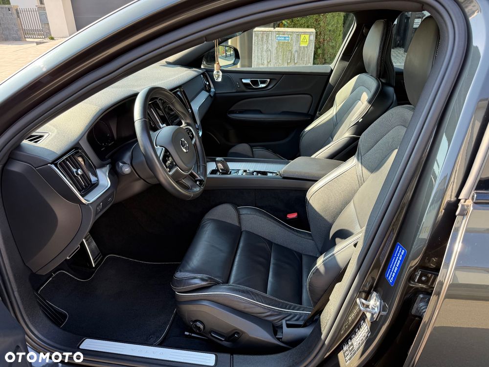 Volvo S60 B4 B R-Design - 14