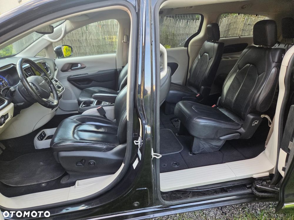 Chrysler Pacifica - 7