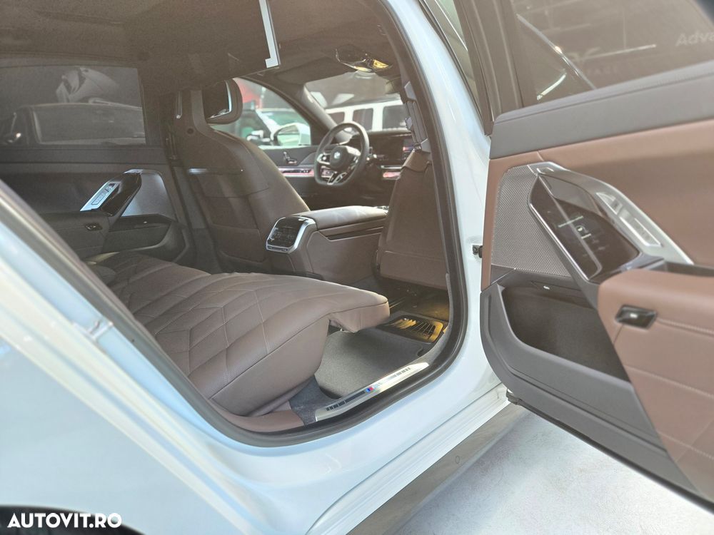 BMW Seria 7 740d xDrive MHEV - 11